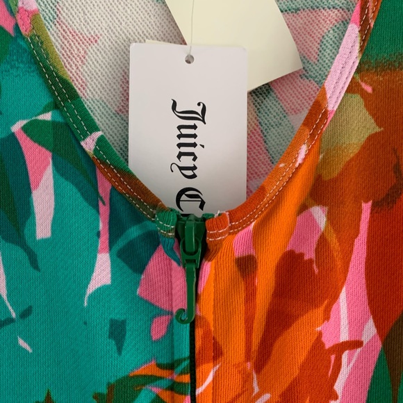 XS JUICY COUTURE
Printed Zip Front Tank Jumpsuit In Tropical Palm Cambo … - Picture 6 of 16